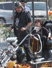 Turbinada: Otvio Augusto aparece como motoqueiro