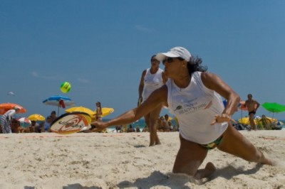 Beach Tennis invade praia da Barra
