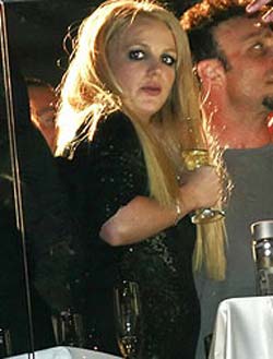 RETROSPECTIVA - Britney Spears : comeou o ano bebendo todas