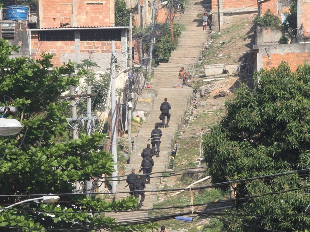 Megaoperao no Lins, Rio, deixa um morto e fecha comrcio e escolas