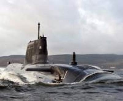 Submarino nuclear ingls encalha na Esccia