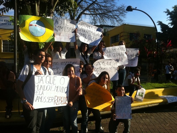 Grupo inicia ato contra aumento da tarifa de nibus em So Gonalo, RJ