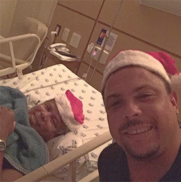 Ronaldo Fenmeno passa o Natal no hospital com o pai