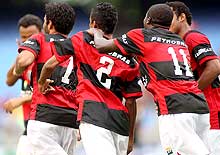 Flamengo goleia com show de Ibson