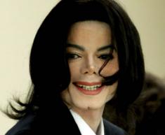 Michael Jackson vende dois mil objectos pessoais