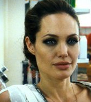 Retorno: Angelina Jolie deixa hospital neste sbado