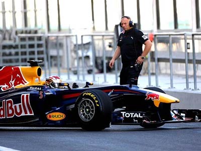 Vettel lidera 1 teste com novos pneus; Massa  segundo
