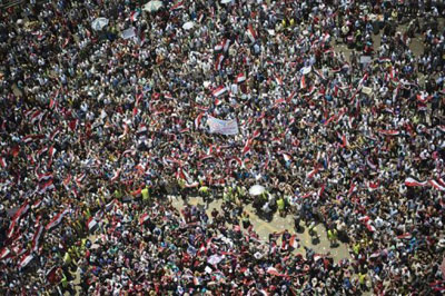 Manifestantes atacam sede da Irmandade Muulmana no Egito