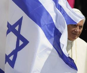Bento XVI pede combate ao antissemitismo