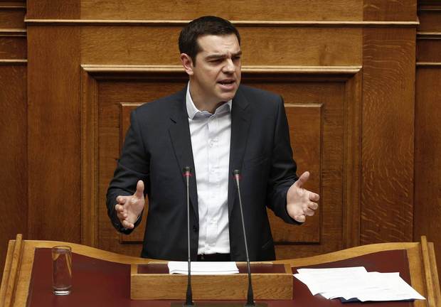 Tsipras desafia credores e mantm programa de ajuda social