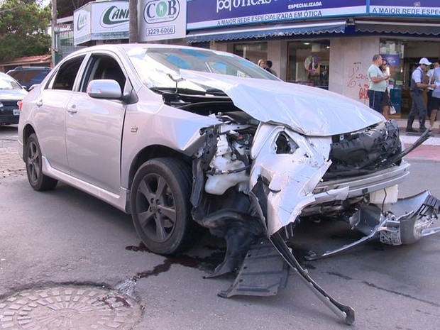 Motorista fica ferida em acidente no Centro de Vila Velha
