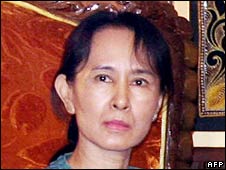 Nobel da Paz depe amanh em seu julgamento em Mianmar