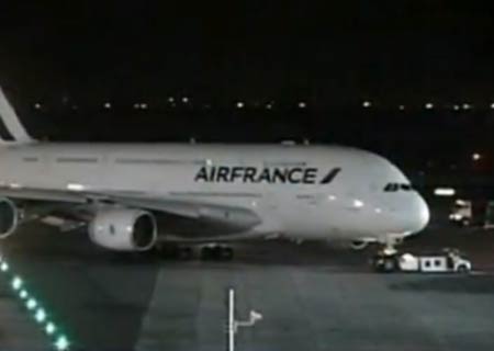 Airbus A380 da Air France bate na cauda de avio menor em NY