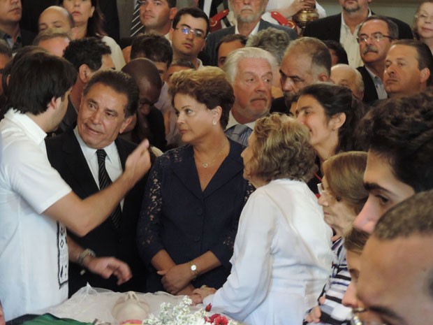 Dilma e Campos comparecem ao velrio de Ariano Suassuna