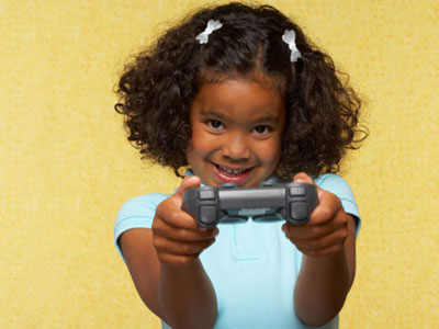 Bonecas? Estudo revela que meninas preferem brincar com videogames