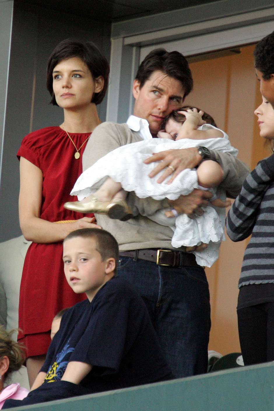 Tom Cruise no v a filha Suri h quase um ano, diz site Fon