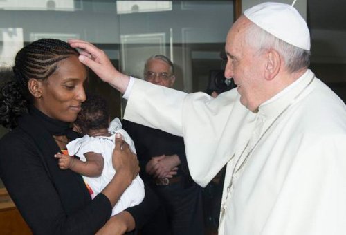 Papa Francisco abenoa sudanesa condenada  morte por ser crist