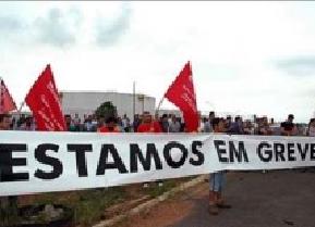 Funcionarios  da Petrobras entram em greve nesta segunda-feira