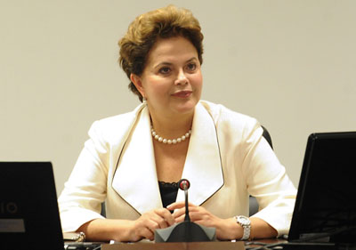 Pas criou quase 200 mil empregos em abril, adianta Dilma