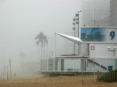 RJ: mau tempo provoca fechamento do Santos Dumont para pousos