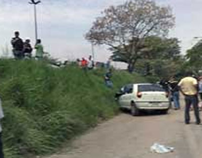 Cerca de 60 tiros atingiram carro do diretor de Bangu 3