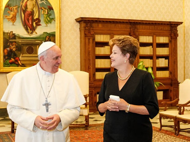 Papa confirma que vai  Jornada no Brasil e visitar Aparecida, diz Dilma