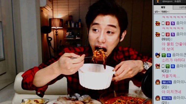 Coreanos ganham dinheiro para comer diante da webcam