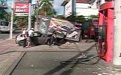 Carro desgovernado invade posto de gasolina no Recife