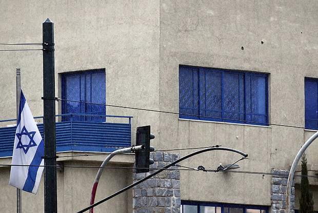 Homens no identificados atacam embaixada de Israel em Atena