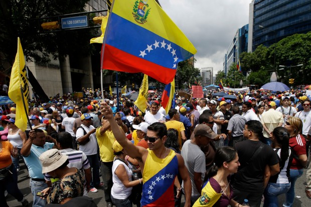 Manifestaes na Venezuela deixam 17 mortos e 261 feridos