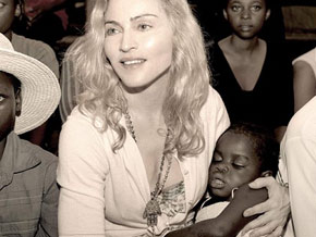 Madonna manda bab e enfermeira para cuidar de Mercy 