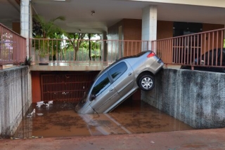 Chuva forte causa prejuzo e assusta moradores em Braslia