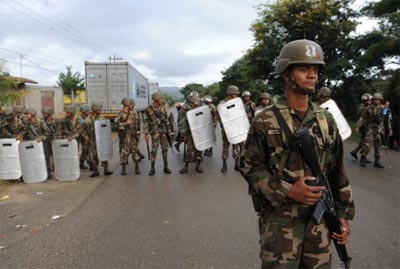 Governo de Honduras decreta toque de recolher na fronteira 