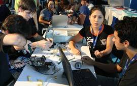 Robs desafiam conhecimento de equipes na Campus Party