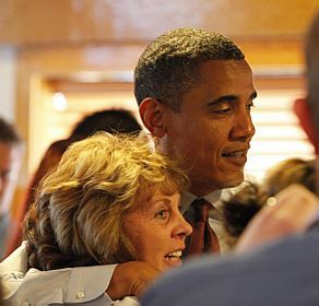 Obama  surpreendido com cantada de americana em restaurante