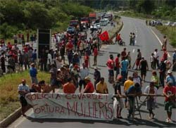 Via Campesina e MST bloqueiam rodovias no RS 