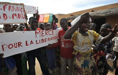Tropas francesas controlam aeroporto e cidade de Kidal com ajuda tuaregue  
