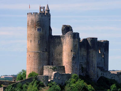 Castelo medieval na Frana tem visita a masmorra e passagem secreta