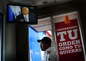Presidente interino admite possibilidade de restituir Zelaya ao poder de Honduras