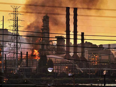 Incndio atinge refinaria da Chevron na Califrnia