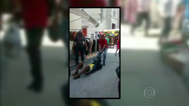 Morador de rua  arrastado por lojista no Centro do Rio