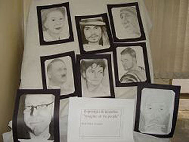 Jovem expe desenhos de celebridades em Formiga, MG