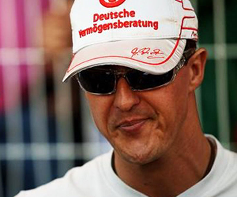 Mdicos devem implantar microchip no crebro de Schumacher