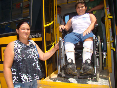Cadeirantes ganham transporte escolar em Maratazes 