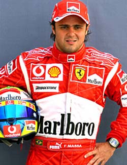 Schumi pilotar Ferrari para ajudar Massa