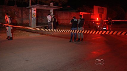Jovem de 24 anos  morta a tiros em ponto de nibus, em Goi