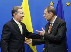 Uribe chega a Bruxelas para conversar com dirigentes da UE 