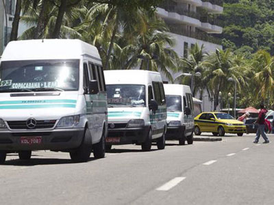 Motoristas protestam contra a deciso de proibir vans na Zona Sul do Rio  