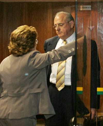 Dilma acerta permanncia de Jobim na Defesa
