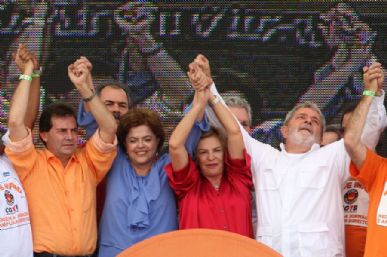 Lula leva Dilma a evento oficial em Pernambuco 